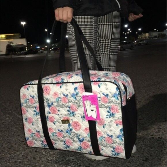 NWT BETSEY JOHNSON FLORAL QUILTED WEEKENDER BAG COTTAGECORE TRAVEL VACATION‎ - Picture 7 of 13